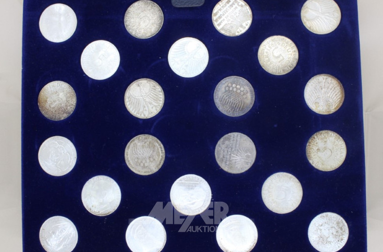 42 DM Münzen: 10x 10,-DM, 32x 5,-DM