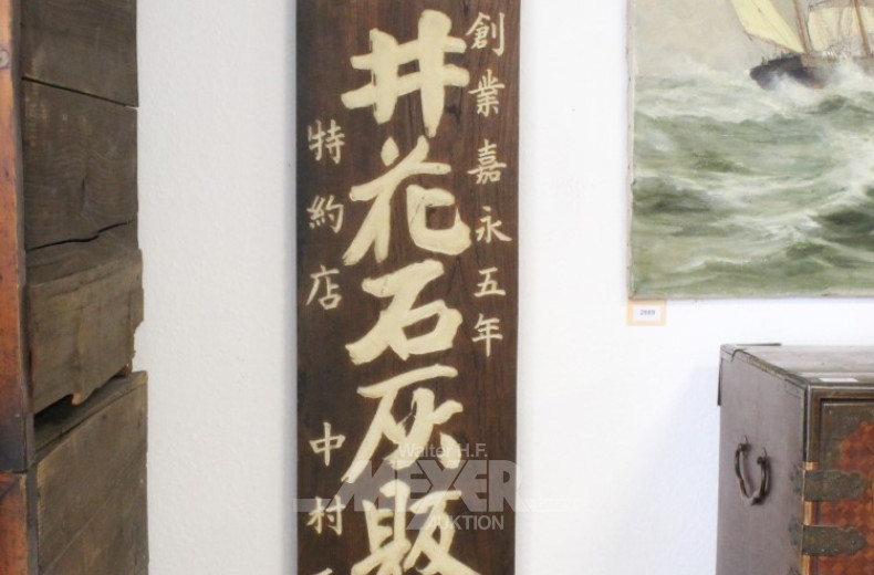 Holztafel mit chin. Schriftzeichen,