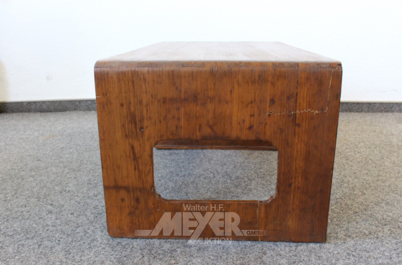 kl. asiatischer Modellschrank