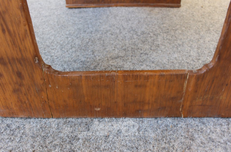 kl. asiatischer Modellschrank