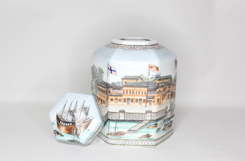 gr. Porzellan-Deckelvase, China,