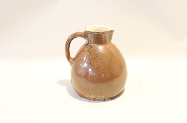 2 versch. Holzkisten und ein Keramikkrug