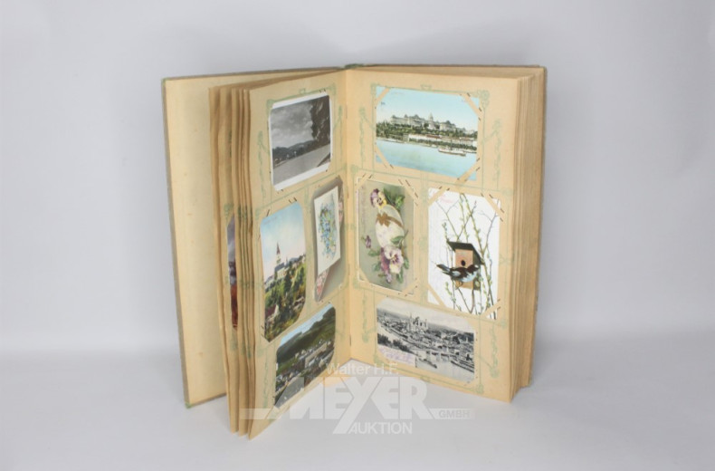 Album mit historischen Postkarten