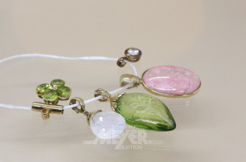 5 Kettenanhänger, 375er GG, besetzt mit