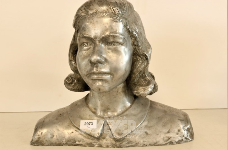 3 versch. Büsten, u.a. Bronze