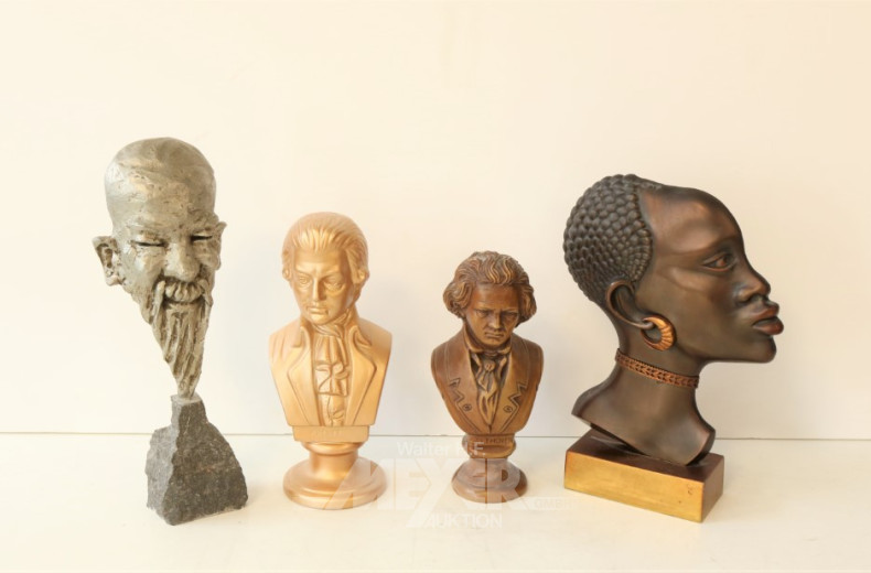 Konvolut versch. Skulpturen und Masken