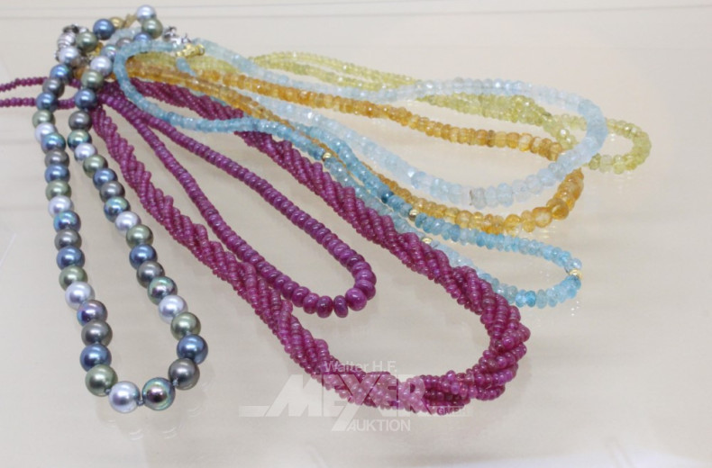 Kassette mit 31 versch. Modeschmuck-