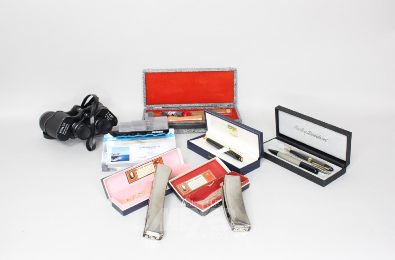 Posten Hausrat: Blockflöte, Fernglas,