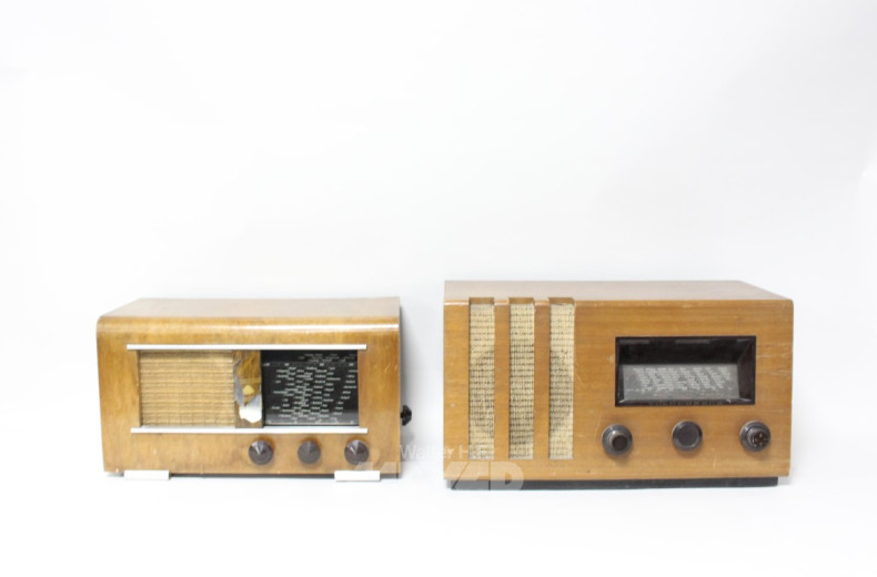8 nostalgische Radios im Holzgehäuse
