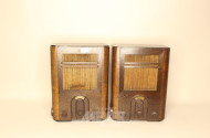 2 nostalgische Radios im Holzgehäuse