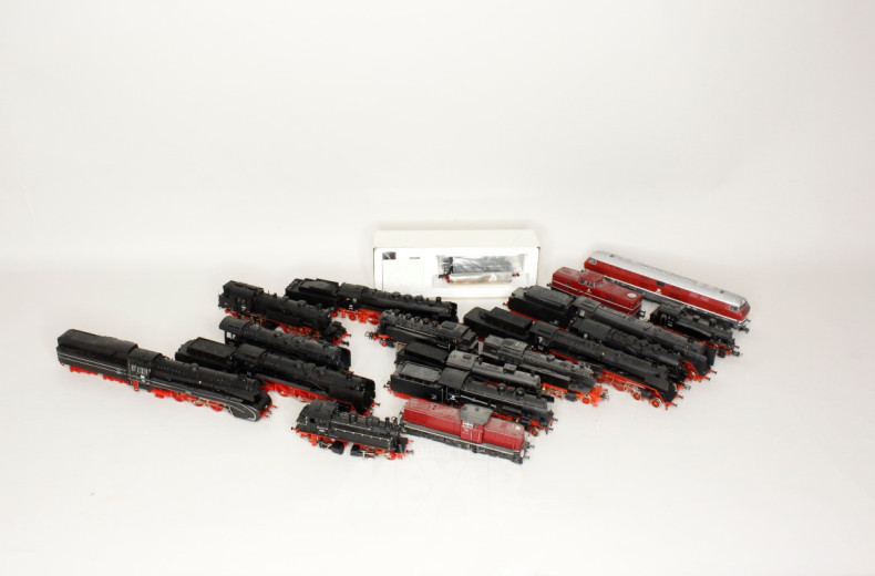 18 Lokomotiven versch. Hersteller