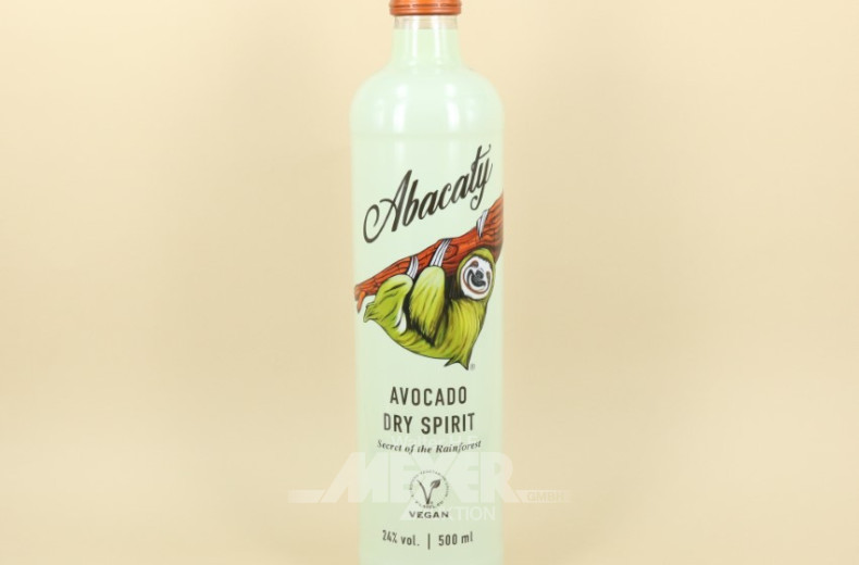 Partie Avocadolikör-Flaschen