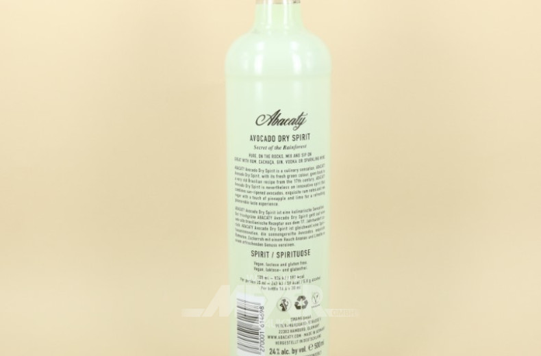 Partie Avocadolikör-Flaschen