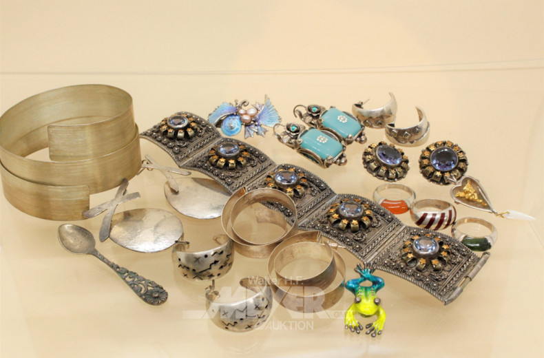 Holz-Kassette mit versch. Silberschmuck: