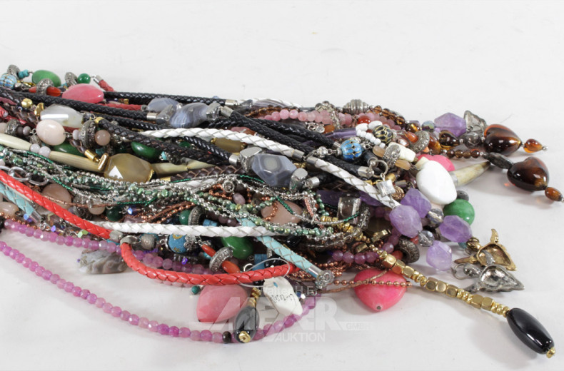 Posten Modeschmuck-Ketten