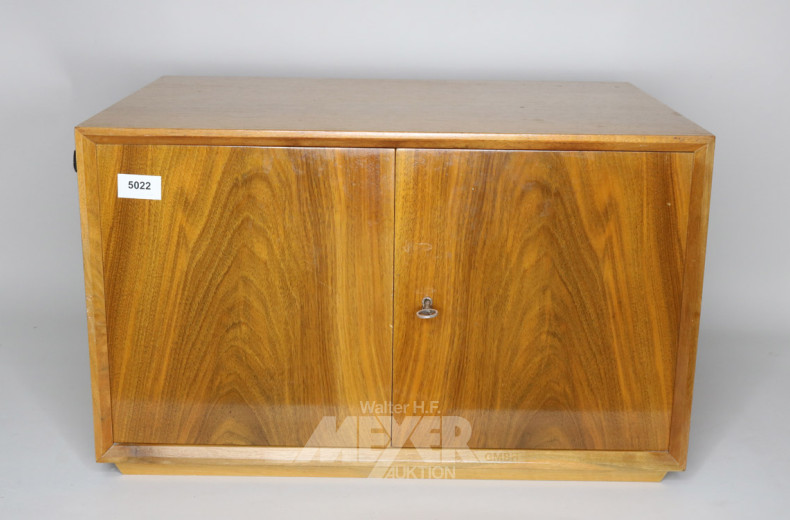 kl. Besteckkommode, Nussbaum, 4-zügig,
