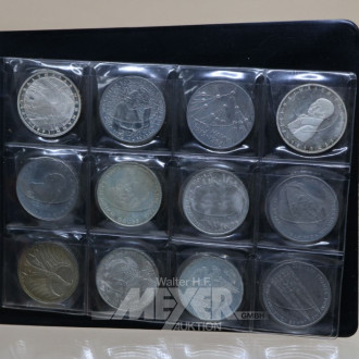 Münzalbum mit 21 Münzen á 5,- DM