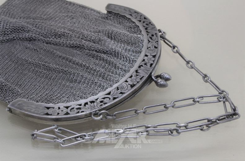 Abendtasche in Silber sowie 2 kl.