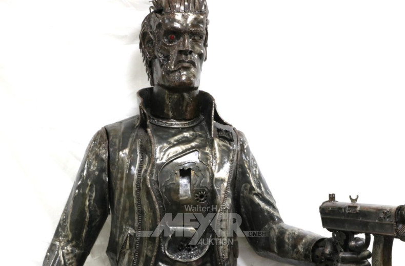 überlebensgroße Skulptur