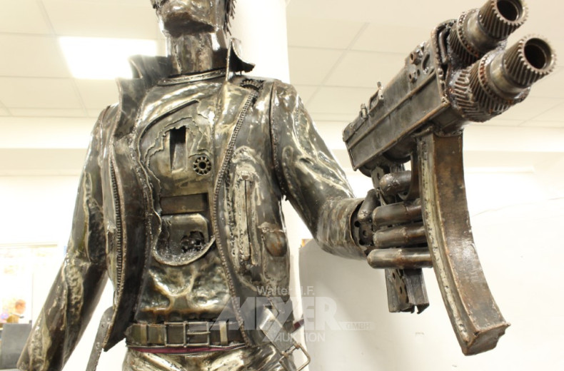 überlebensgroße Skulptur