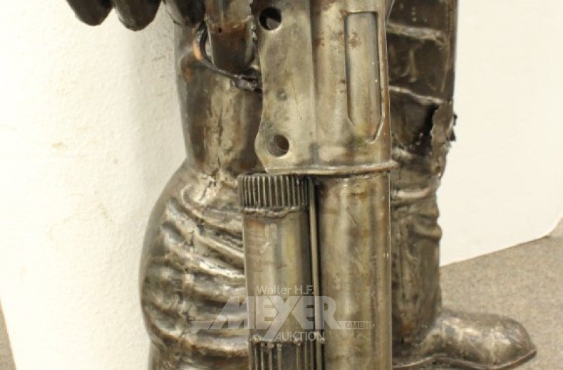 überlebensgroße Skulptur