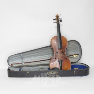 alte Geige im Koffer,