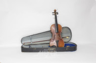 alte Geige im Koffer,