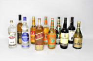 11 Flaschen versch. Alkoholika, u.a. Rum,