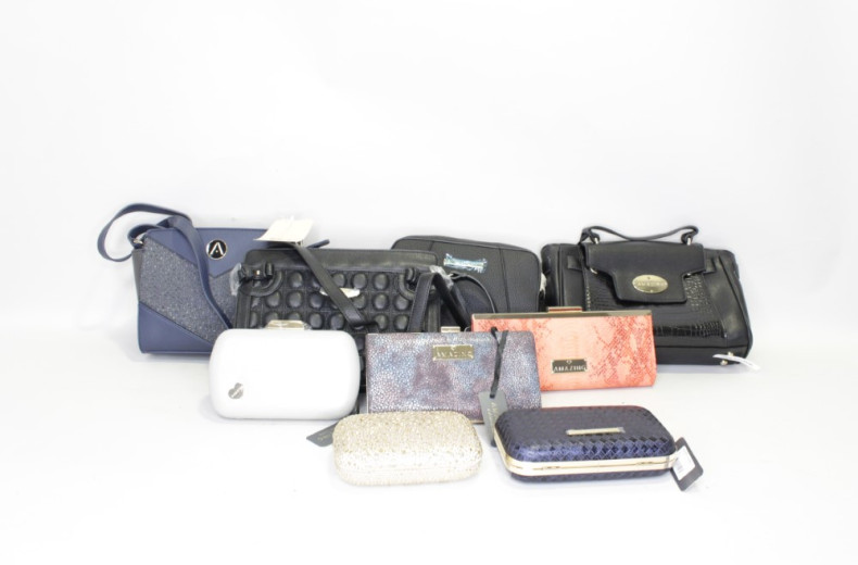 9 div. Handtaschen und Clutches, neuwertig