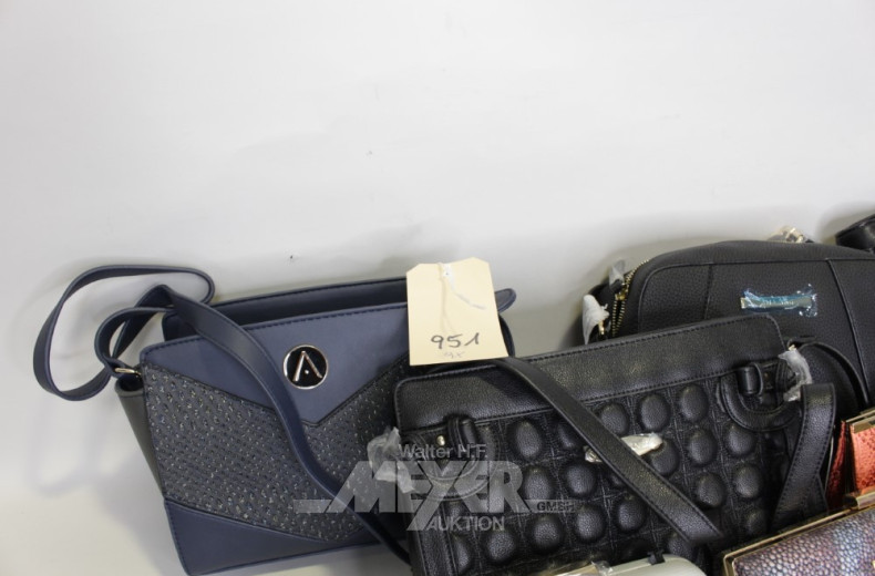 9 div. Handtaschen und Clutches, neuwertig