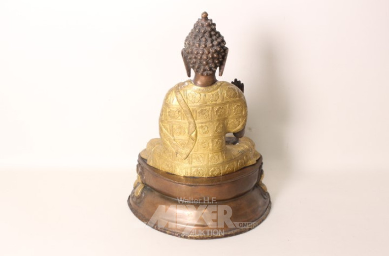schwere Bronzefigur ''sitzender Buddha''