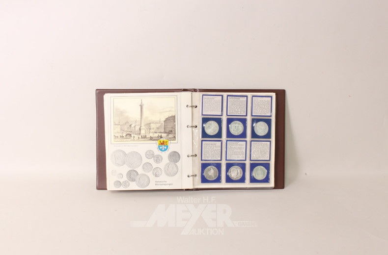 Münzalbum mit 80 Münzen