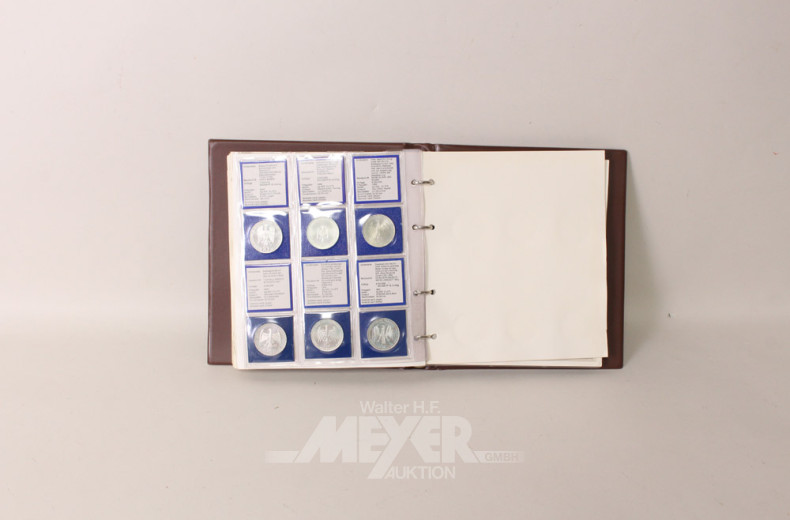 Münzalbum mit 80 Münzen