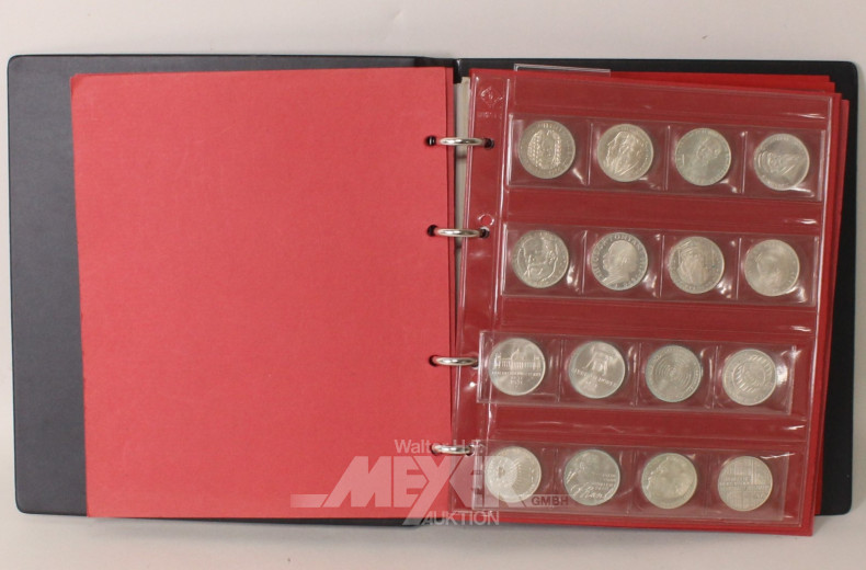 Münzalbum mit 70 Münzen