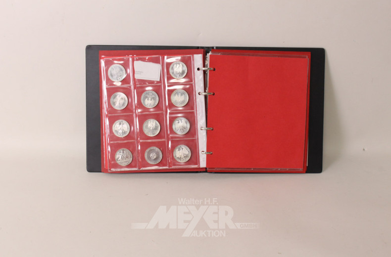 Münzalbum mit 70 Münzen