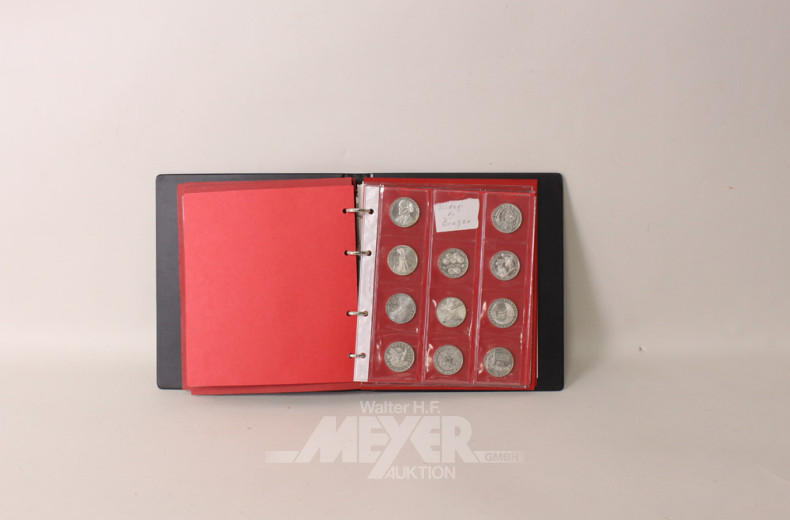 Münzalbum mit 70 Münzen