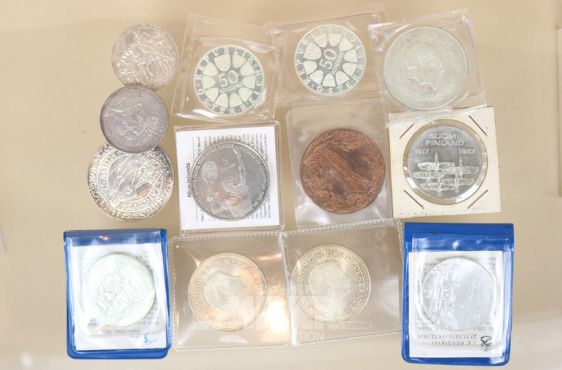 Konvolut mit 12 Münzen u. Medaillen