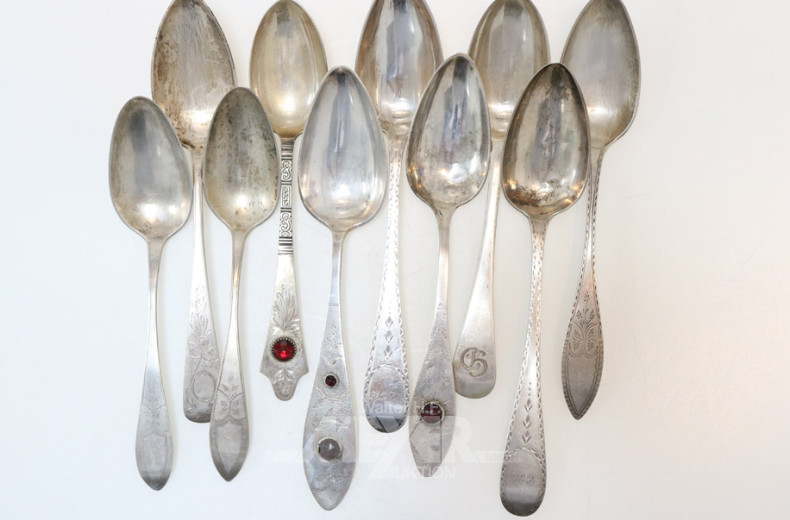 10 versch. alte Esslöffel, Silber
