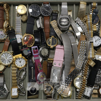 Posten Armbanduhren, tlw. ohne Armband,