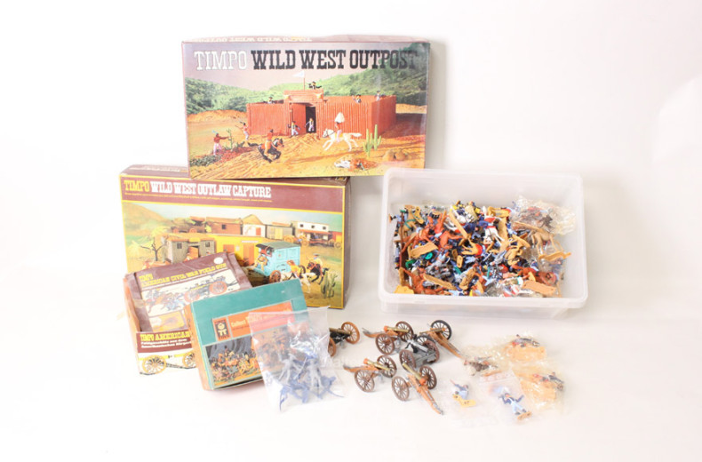 Posten Kunststoff-Figuren: Cowboys und