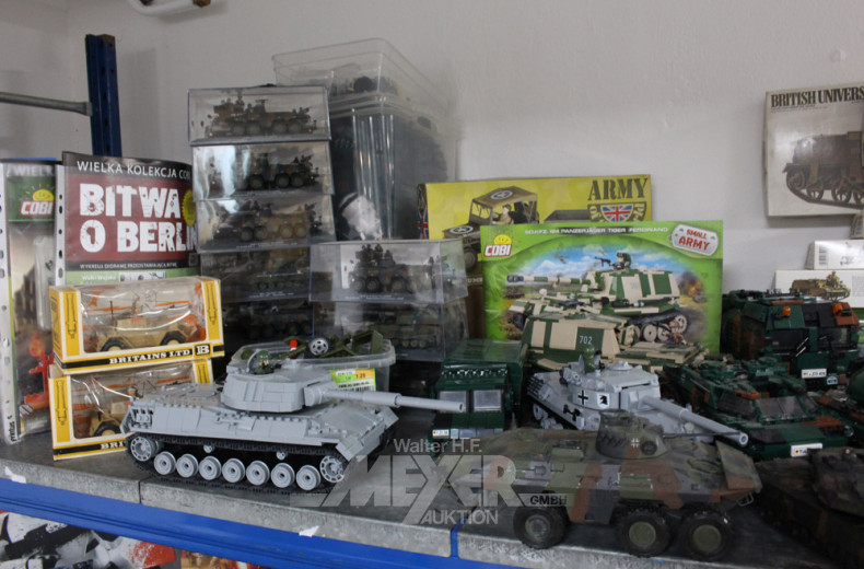 Posten div. Modell-Bausätze: