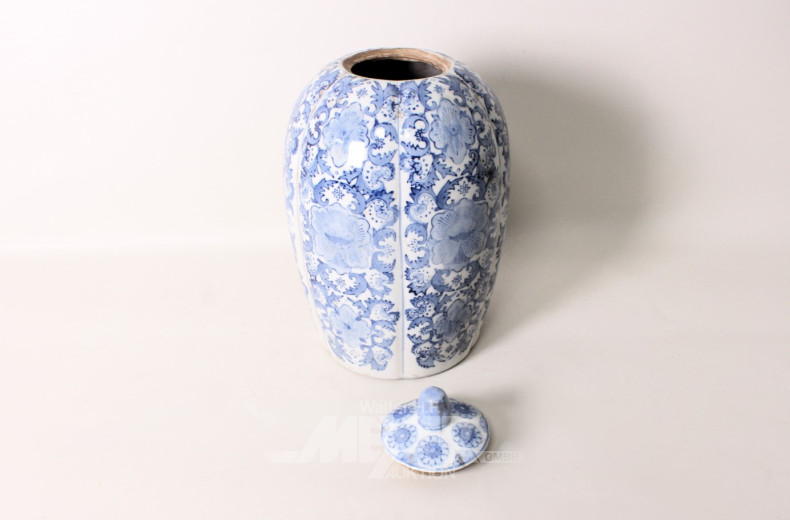 Keramik-Deckelvase, asiat. Blumendekor