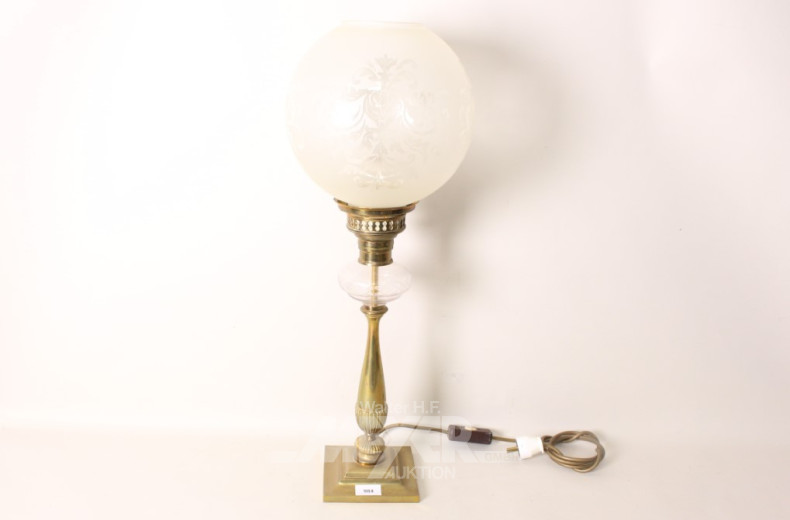 Tischlampe im Stil einer Petroleum-Lampe